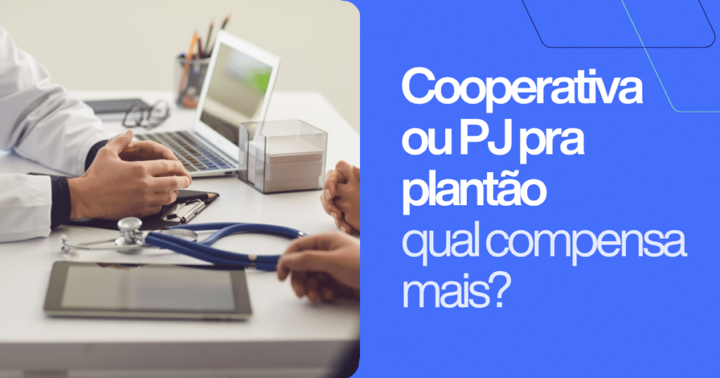 Profissionais da saúde reunidos em um consultório, com computador e estetoscópio sobre a mesa, ao lado do texto “Cooperativa ou PJ pra plantão: qual compensa mais?”. Imagem ilustrativa sobre a comparação entre cooperativa médica e pessoa jurídica para médicos plantonistas, considerando tributação, rendimentos e benefícios.